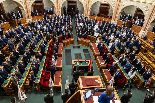 Ungarns Parlament kürzt Gehälter der Abgeordneten um 40 Prozent, Archivbilder