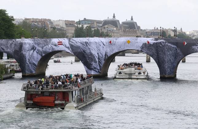Frankreich, Die Höhle von Pont-Neuf - Aufbau der JR-Installation in Paris