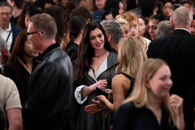 Mode, Gäste der Louis Vuitton Cruise Modenschau in New York