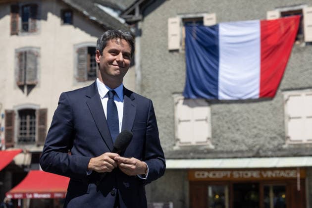 Frankreich, Gabriel Attal gibt Präsidentschaftskandidatur bekannt in Mur-de-Barrez