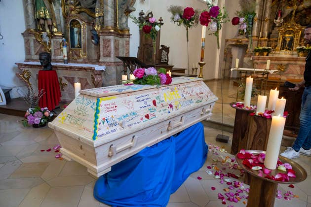 Trauerfeier für Remo Aime Poller, Sohn von Lara Joy Körner, in München