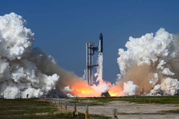 USA, Texas, SpaceX Starship Rakete absolviert Testflug