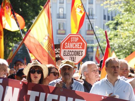 Spanien, Demonstration gegen Pedro Sanchez in Madrid