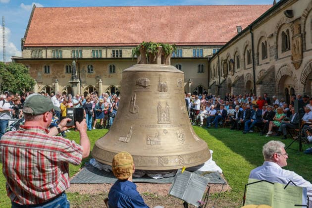 Sachsen-Anhalt, Enthüllung der Credamus-Glocke im Domgarten in Magdeburg