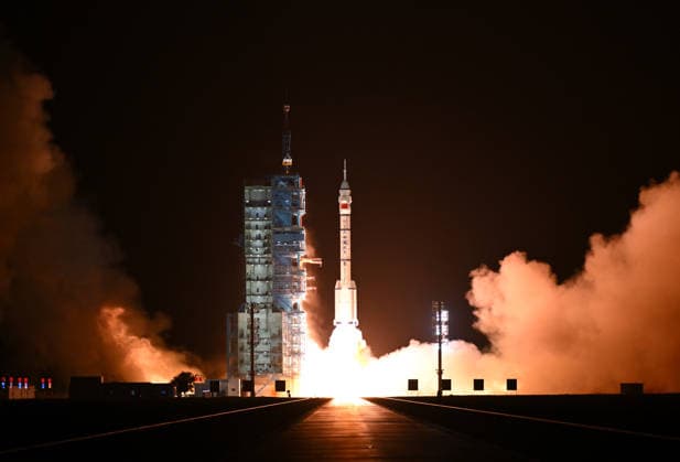 China, Start der Shenzhou-23 Mission