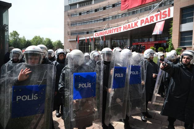 Türkei, Polizei stürmt Büros der türkischen Oppositionspartei CHP in Ankara