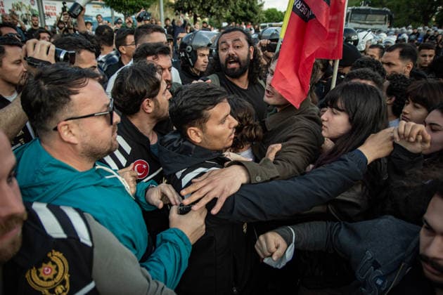 Türkei, Studenten protestieren gegen Schließung der Bilgi-Universität in Istanbul