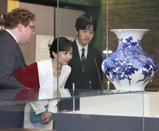 Royals, Prinzessin Kako und Prinz Hisahito von Japan besuchen Ausstellung in Tokio