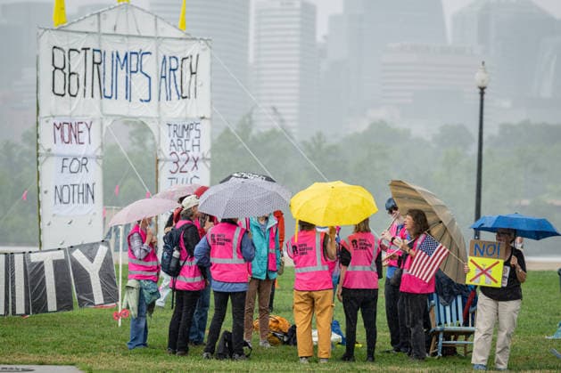 USA, Protest gegen Trumps geplanten Triumphbogen in Washington DC