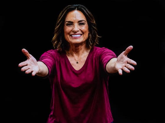 Arts, Every Brilliant Thing: Mariska Hargitay feiert Broadway-Debüt im Hudson Theatre in New York