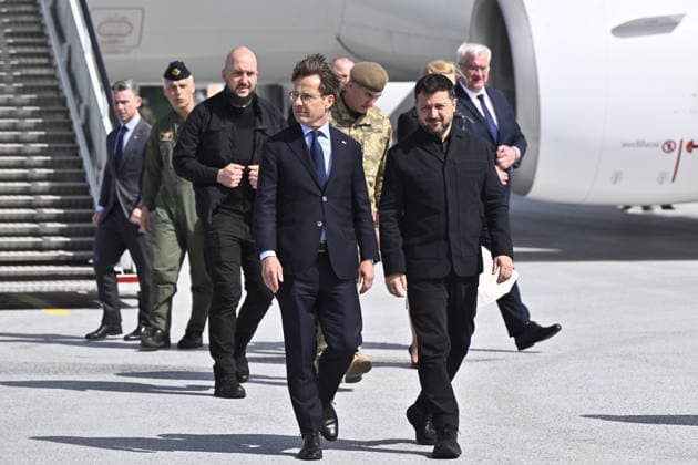 Schweden, Wolodymyr Selenskyj trifft Ulf Kristersson am Luftwaffenstützpunkt in Uppsala