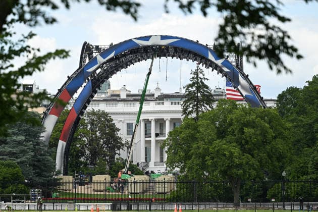 USA, Aufbau einer UFC-Kampfarena auf dem Südrasen des Weißen Hauses in Washington
