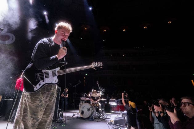 Music, Gans Konzert in London