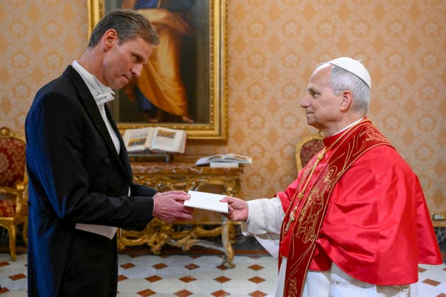 Italien, Paul Bekkers übergibt Papst Leo XIV sein Beglaubigungsschreiben im Vatikan