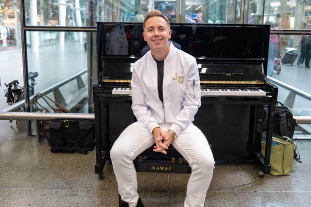 Musik, John Galea Konzert im Bahnhof St Pancras, London