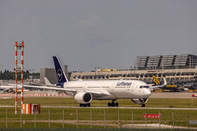 Baden-Württemberg, umgeleitete A350 am Flughafen in Stuttgart