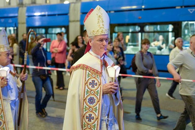 Kroatien, Messe und Prozession zum Fest der Muttergottes vom Steintor in Zagreb