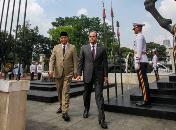 Indonesien, Qatars Verteidigungsminister Sjafrie Sjamsoeddin zu Besuch für engere Zusammenarbeit in Jakarta