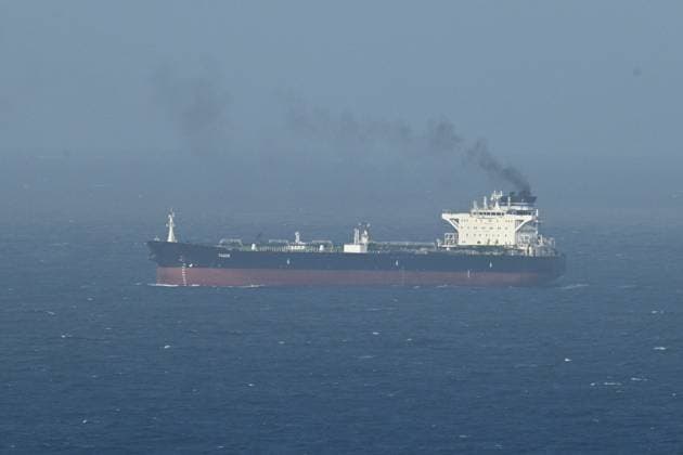 Frankreich, Französische Marine bringt beschlagnahmten russischen Öltanker TAGOR in die Bucht von Douarnenez
