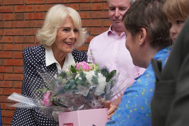 Royals, Königin Camilla besucht Krankenhaus in London