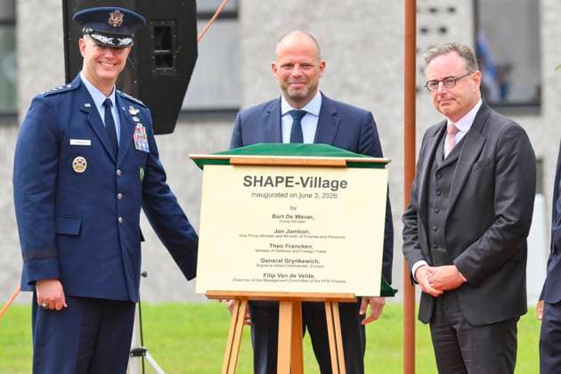 Belgien, Einweihung der NATO SHAPE-Siedlung auf Militärstützpunkt in Mons