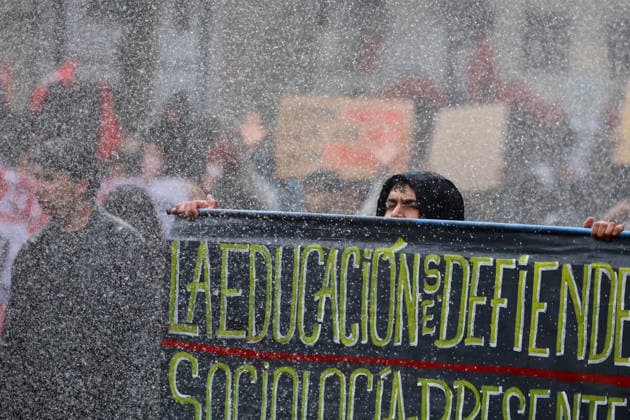 Chile, Studierendenprotest und starke Gegengewalt in Santiago