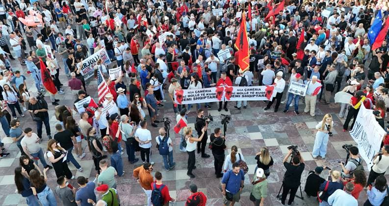 Albanien, Proteste in Tirana gegen Bau eines Luxusressorts