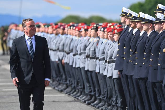 Bayern, Boris Pistorius besucht zum Tag der Bundeswehr die Universität der Bundeswehr in Neubiberg