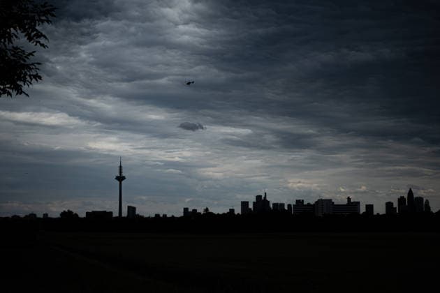 Hessen, Dunkle Wolken über Frankfurt am Main