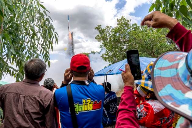 Du hast Folgendes gesagt: Thailand, Bun Bang Fai Raketenfestival in Suwannaphum