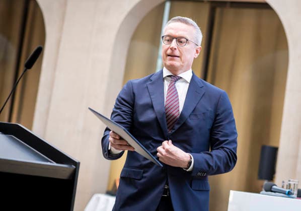 Texte von Digitalminister Kartsen Wildberger mit Hilfe von KI erstellt, Archivbilder