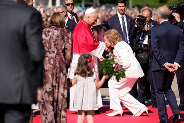 Royals, Königin Sofia begrüßt Papst Leo XIV in Madrid