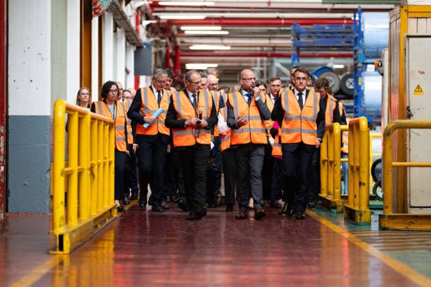 Frankreich, Emmanuel Macron besucht Goodyear-Werk in Amiens