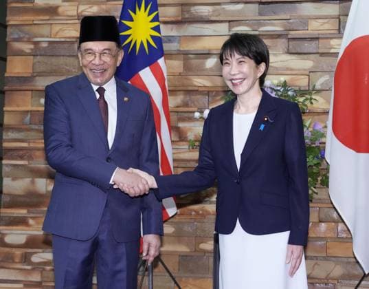 Japan, Sanae Takaichi trifft Anwar Ibrahim in Tokio