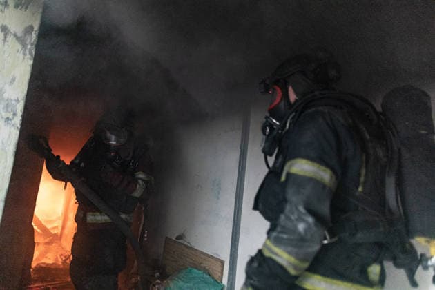 Ukraine-Krieg, Feuerwehr im Einsatz nach russischem Drohnenangriff in Druzhkivka