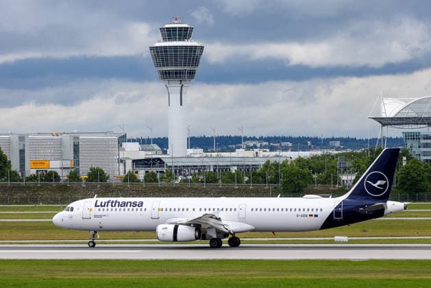 Sicherheitsbereich am Hamburger Flughafen geräumt - Archivbilder