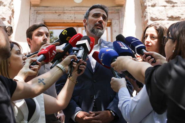 Armenien, Aram Wardewanjan spricht in Jerewan zu Medienvertretern
