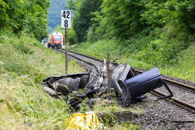 Hessen, Tödlicher Unfall an Bahnübergang in Etzen-Gesäß