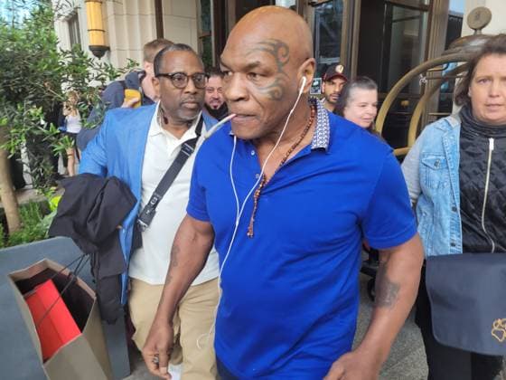 Celebrity, Mike Tyson beim Verlassen des Ritz Carlton in Berlin