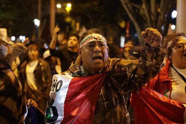 Peru, Menschen in Lima demonstrieren nach Bekanntgabe neuer Wahlergebnisse