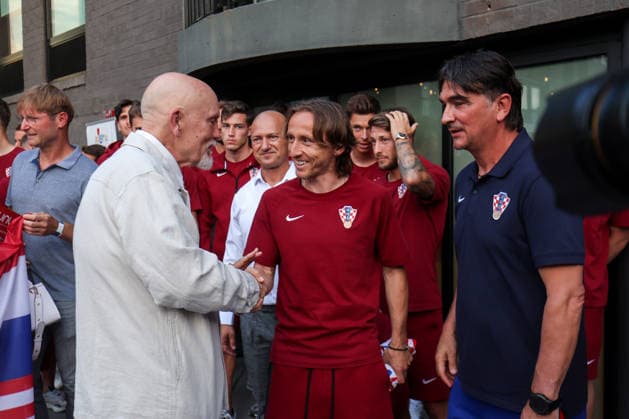 John Malkovich besucht die Fußballnationalmannschaft von Kroatien in Alexandria, USA