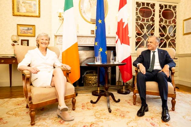 Irland, Cathrine Connolly trifft Mark Carney in Westport