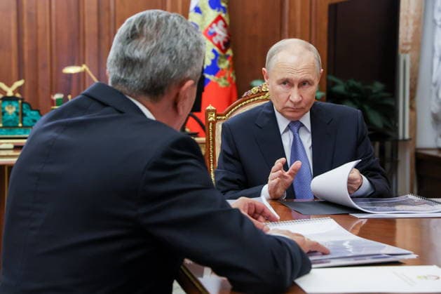 Russland, Wladimir Putin trifft Sergei Menjailo in Moskau