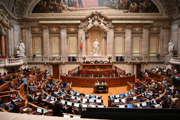 Portugal, Debatte im Parlament in Lissabon