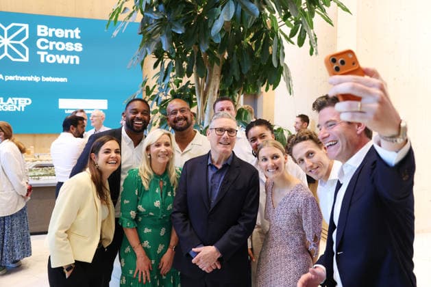 Großbritannien, Keir Starmer besucht Brent Cross Town in London