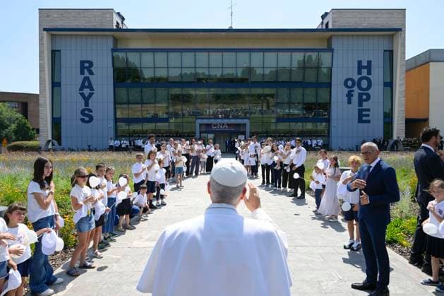 Italien, Papst Leo XIV trifft in Pavia zum Pastoralbesuch ein