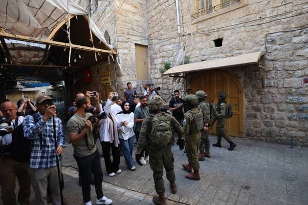 Nahostkonflikt, Hebron, Israelische Soldaten behindern Journalisten bei Siedler-Tour in der Altstadt