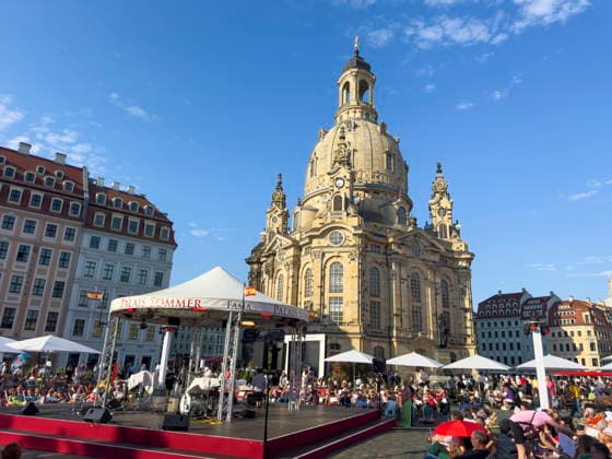 Sachsen, Eröffnungsabend des Kulturfestivals Palais Sommer auf dem Neumarkt in Dresden