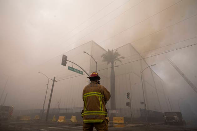 USA, Großbrand in Kühlhaus in Los Angeles