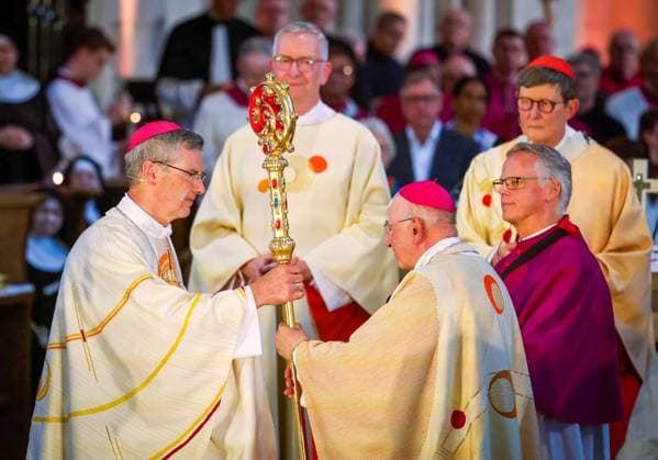 NRW, Heiner Wilmer als neuer Bischof von Münster eingeführt